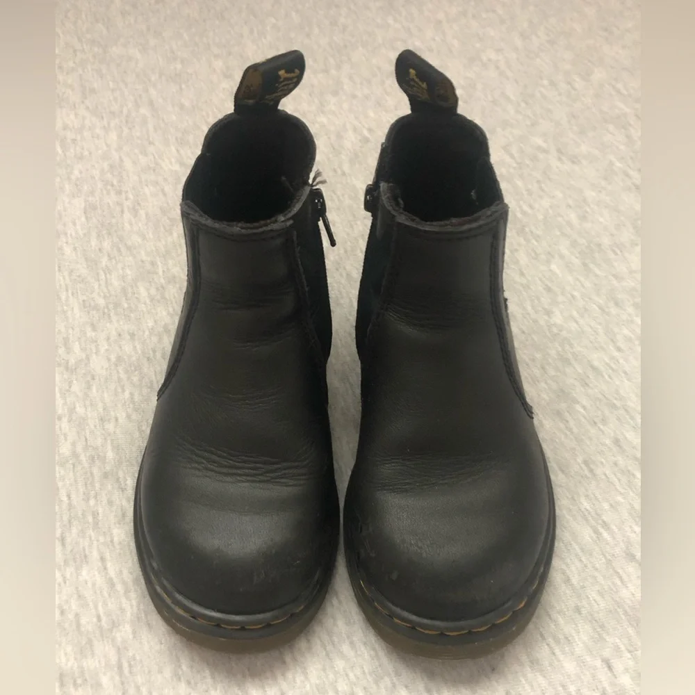 Dr. Martens Kids 2976T Chelsea Softy T Leather Boots Size: US 9 EUR 26